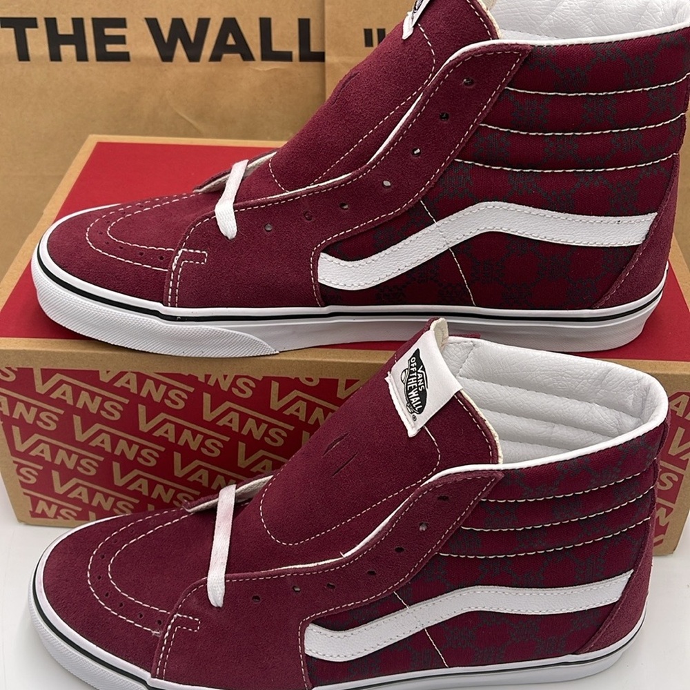 Vans Men’s Sk8-Hỉ Monogram Port Royale
VN0005U94QU
Sneakers - Picture 12 of 16